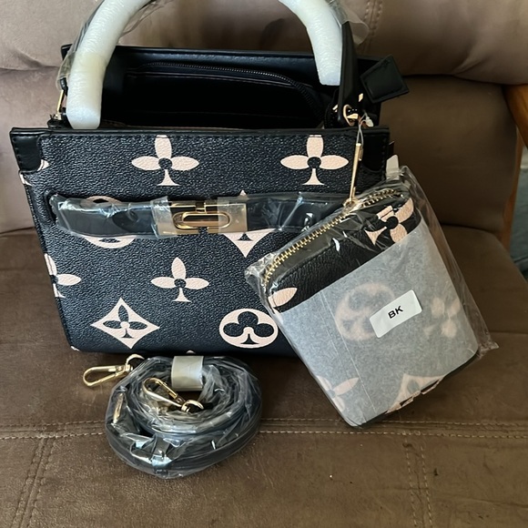 Black & Beige Crossbody Handbag with Matching Wallet – New - Picture 3 of 3